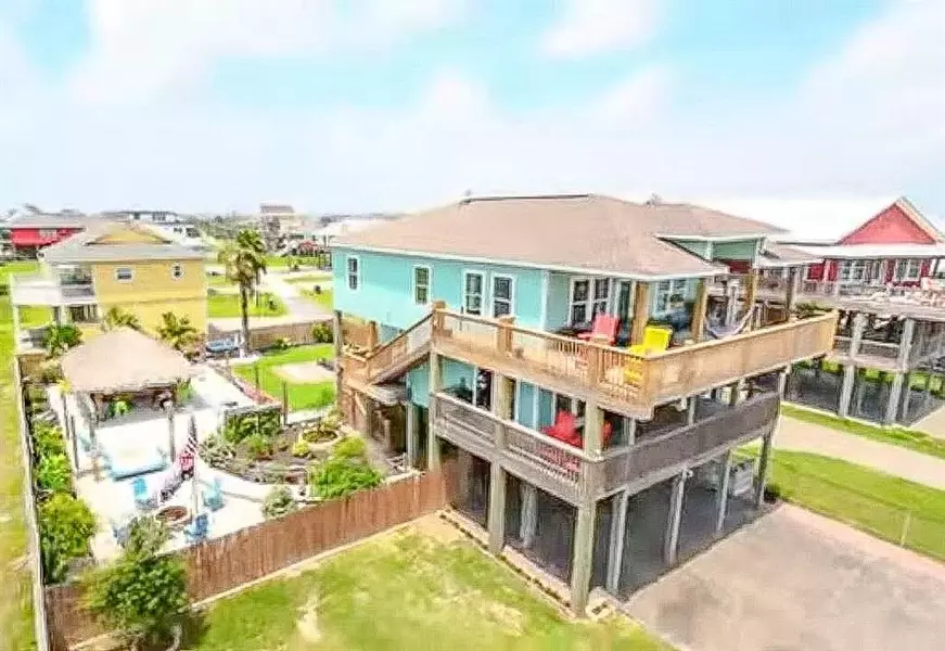 825 Kahla DR, Crystal Beach, TX 77650