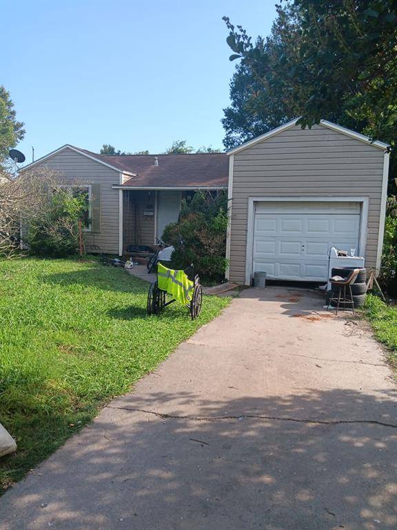 3121 Boyd AVE, Groves, TX 77619