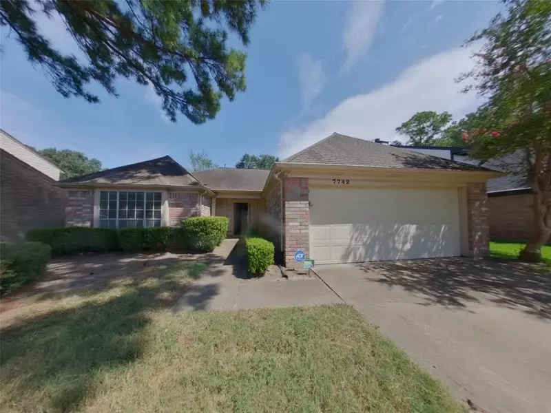 7742 Springville DR, Houston, TX 77095