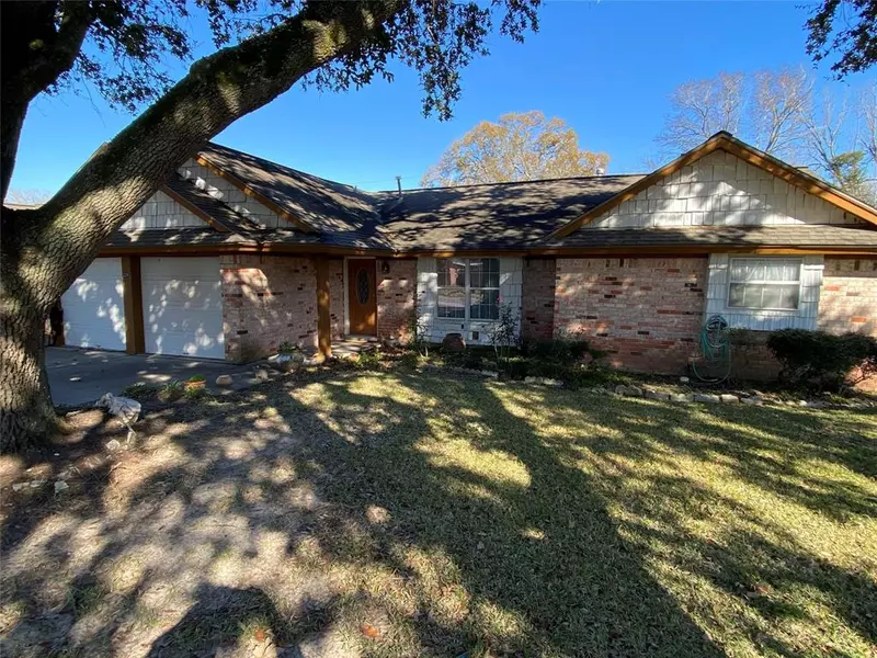 224 Meadowlawn ST, Shoreacres, TX 77571