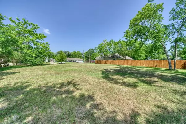 310 N Texas ST, Madisonville, TX 77864