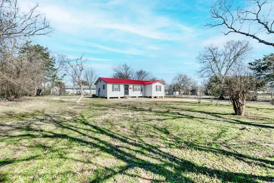 9393 Willow ST, Midway, TX 75852