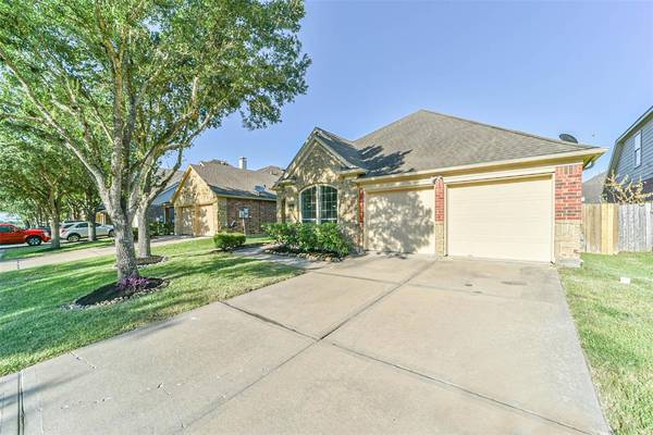 2811 Arbor Brook LN, Pearland, TX 77584