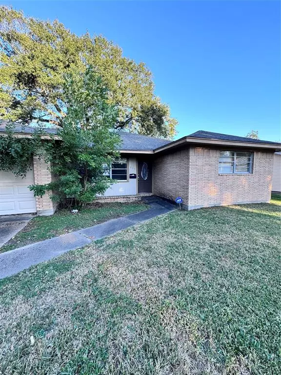 805 Martha ST, Deer Park, TX 77536