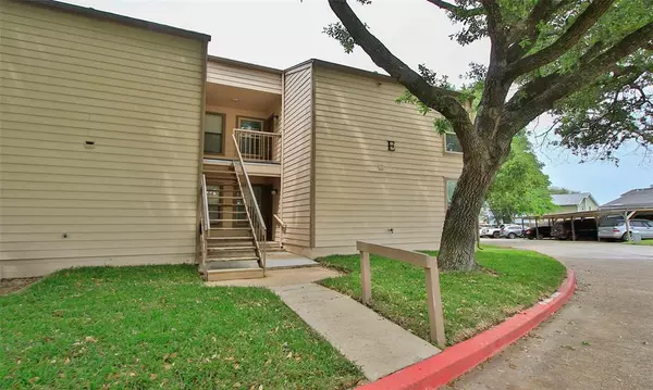 Conroe, TX 77356,104 E Lakeview TER #104E