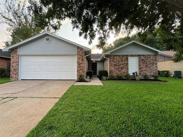 1110 Woodbridge AVE, Pearland, TX 77584