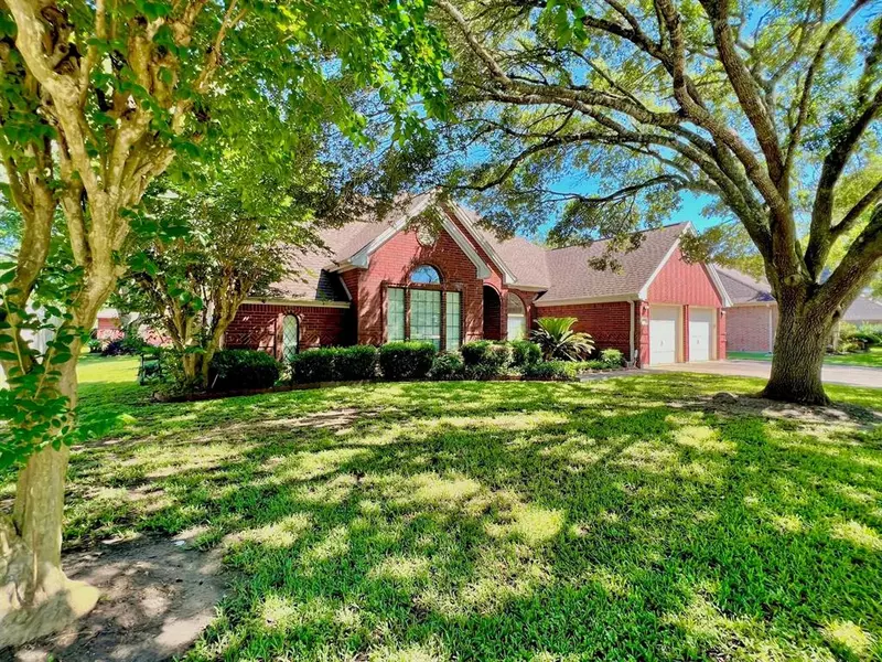 2030 Troon DR, Alvin, TX 77511