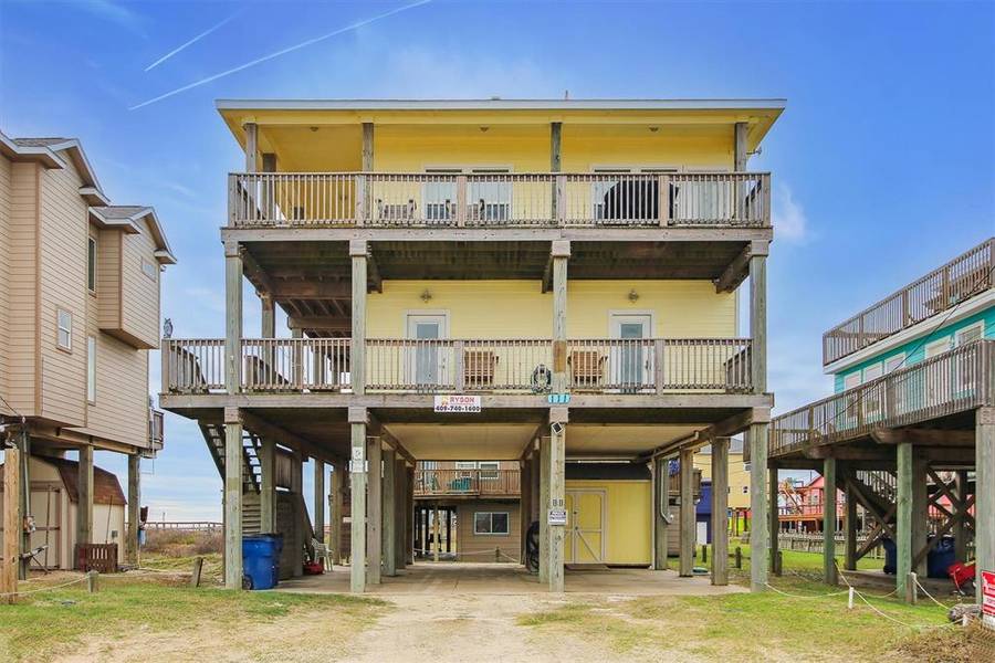 111 Yucca AVE, Surfside Beach, TX 77541