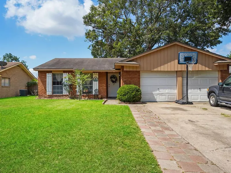 7711 Smokey Wood LN, Houston, TX 77086