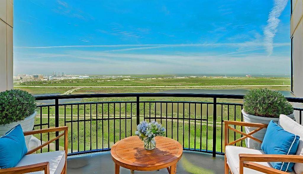 Galveston, TX 77550,801 E Beach DR #TW2008