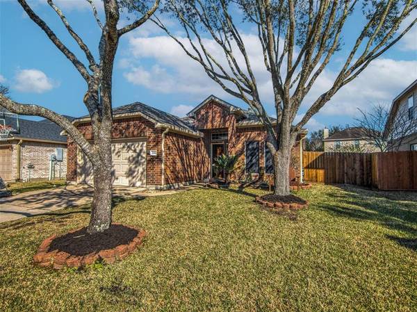 2106 Bataan DR, League City, TX 77573