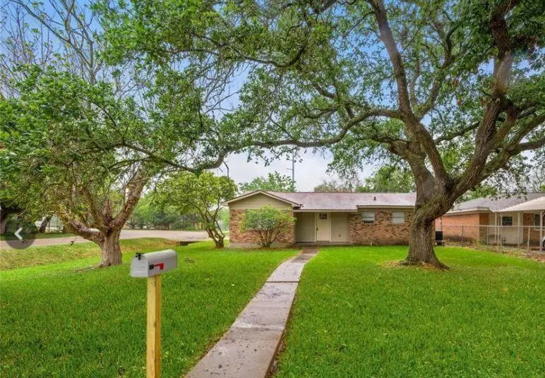 1319 Lyric LN, La Marque, TX 77568