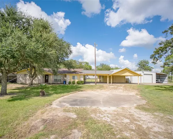 2094 County Road 166, Bay City, TX 77414