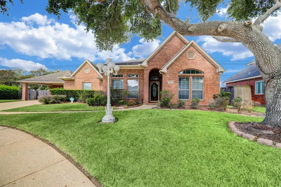 5214 Dryden LN, Pasadena, TX 77505