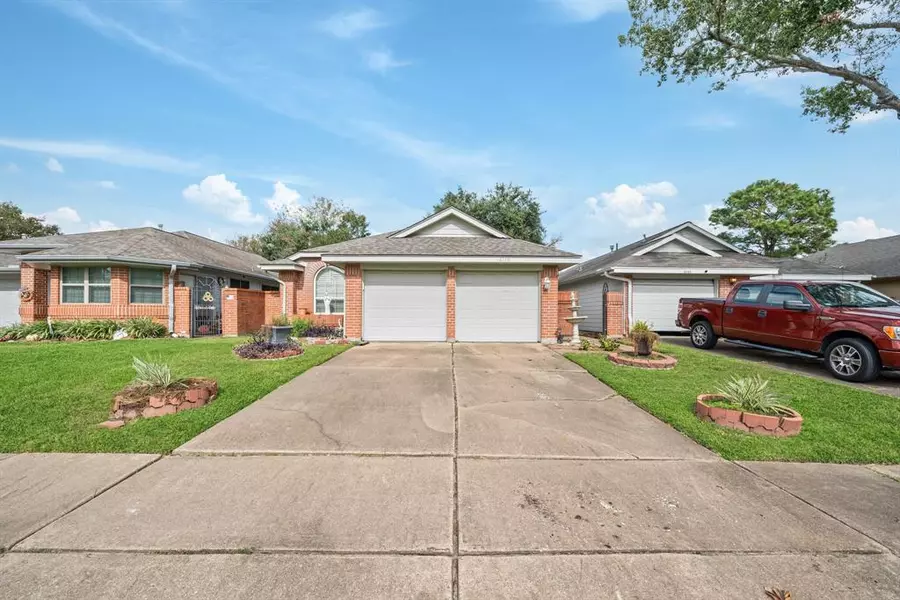 16170 Golden Sands DR, Houston, TX 77095