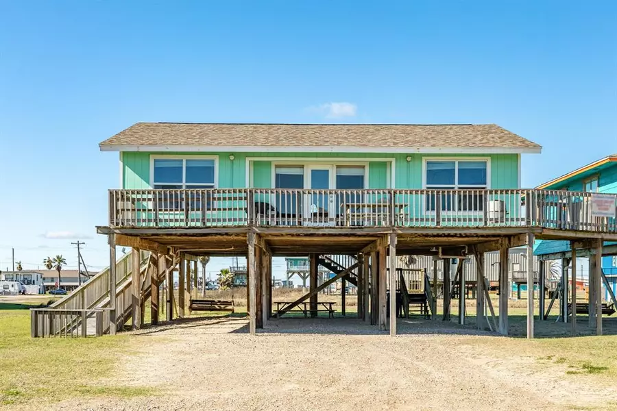 114 Beach AVE, Surfside Beach, TX 77541