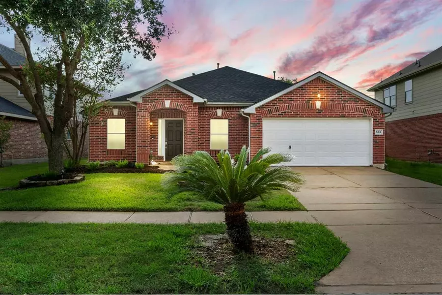 555 Small Cedar DR, League City, TX 77573