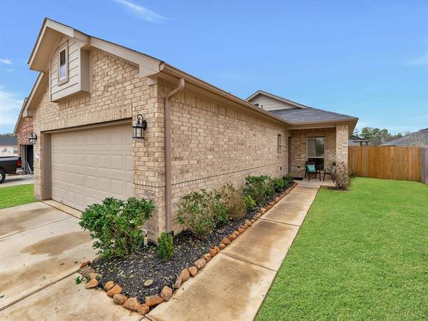 1926 Hidden Cedar DR, Conroe, TX 77301