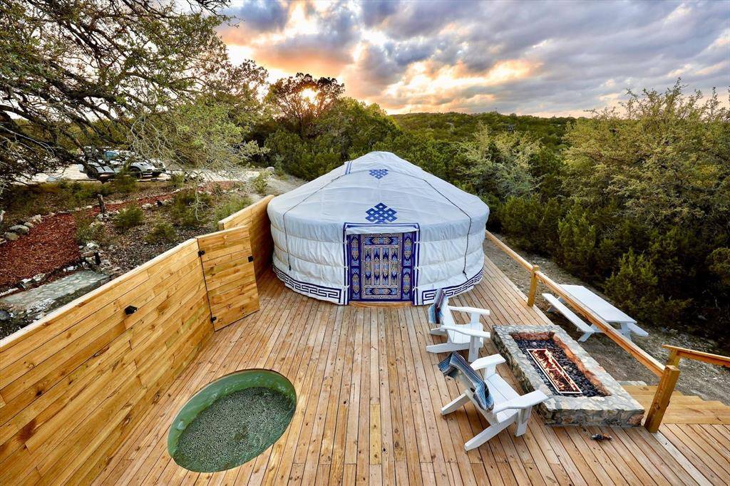 7000 McGregor LN, Dripping Springs, TX 78620