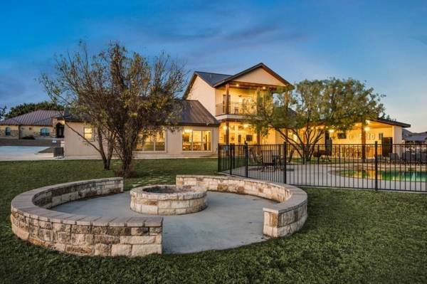 77 Rolling Stone LN,  Concan,  TX 78838