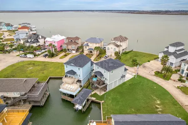 1543 Windsong WAY, Tiki Island, TX 77554