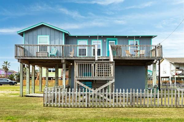 310 Olive ST, Surfside Beach, TX 77541