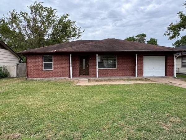 1419 W 10th ST, Freeport, TX 77541