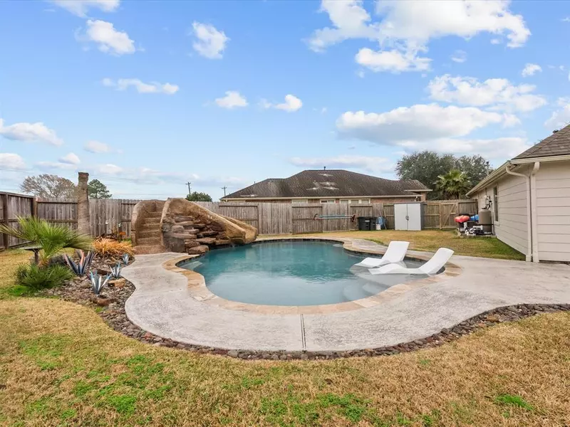 3298 Gladewater LN, League City, TX 77573