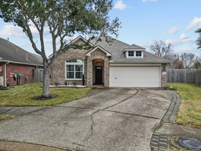 3298 Gladewater LN, League City, TX 77573