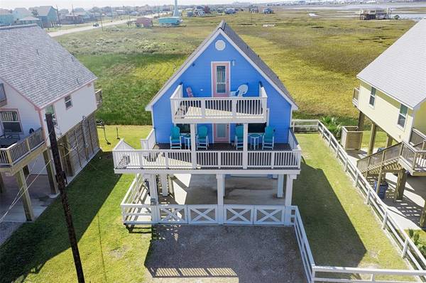 215 Sea Oats DR, Surfside Beach, TX 77541