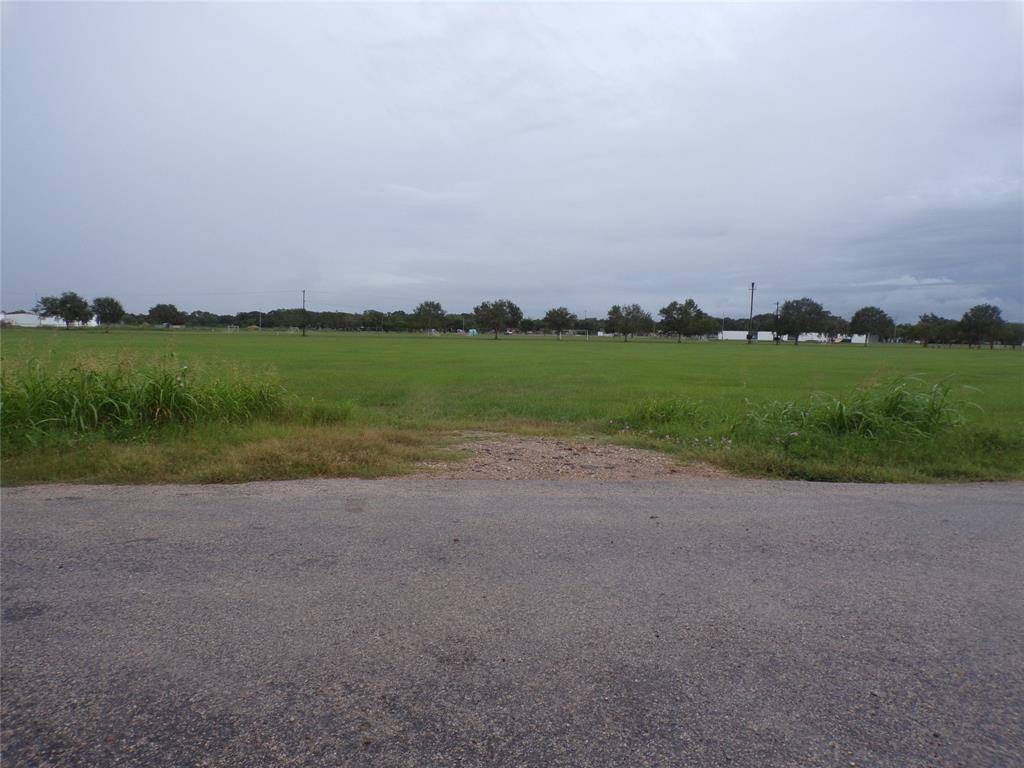 El Campo, TX 77437,000 EARL ST