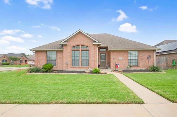 141 Eagle Nest CT, Richwood, TX 77566