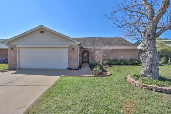 4518 Kenya LN, Pasadena, TX 77505