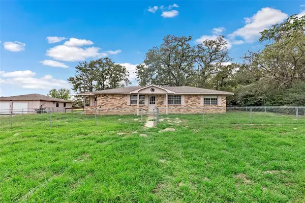 7636 County Road 162,  Somerville,  TX 77879