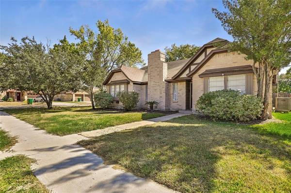 601 Briarclift LN, Baytown, TX 77521