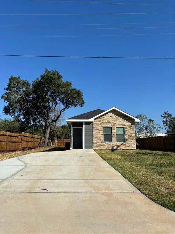 Willis, TX 77378,202 1st Street