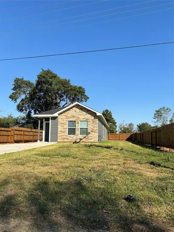 Willis, TX 77378,202 1st Street