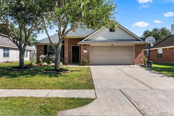 6505 Canyon Mist Ln, Dickinson, TX 77539