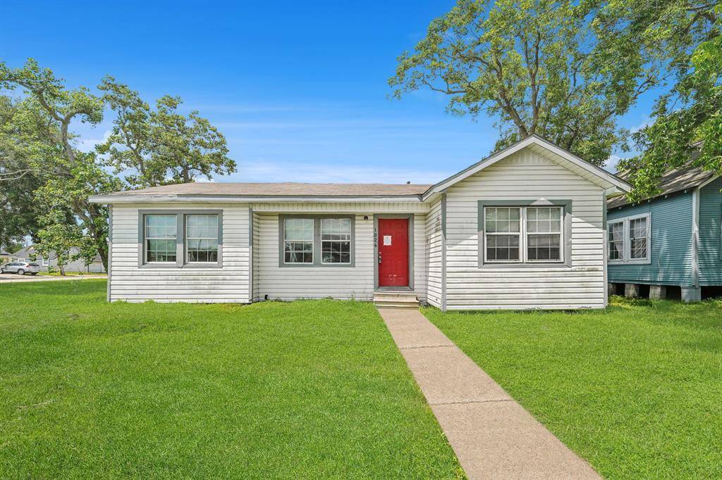 1026 W 5th ST, Freeport, TX 77541