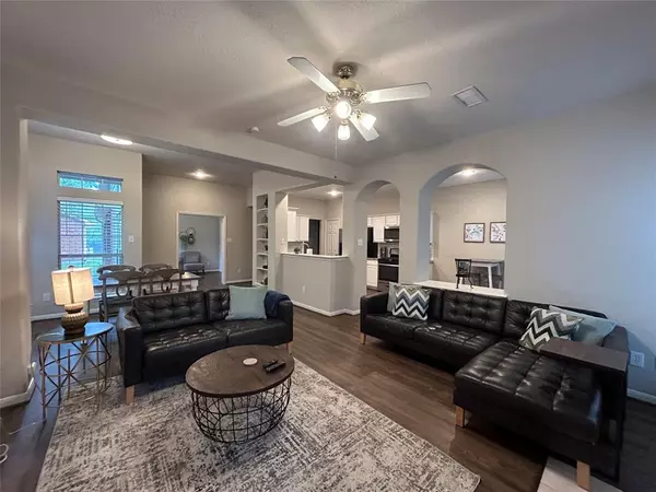 132 Piper TRL, The Woodlands, TX 77381