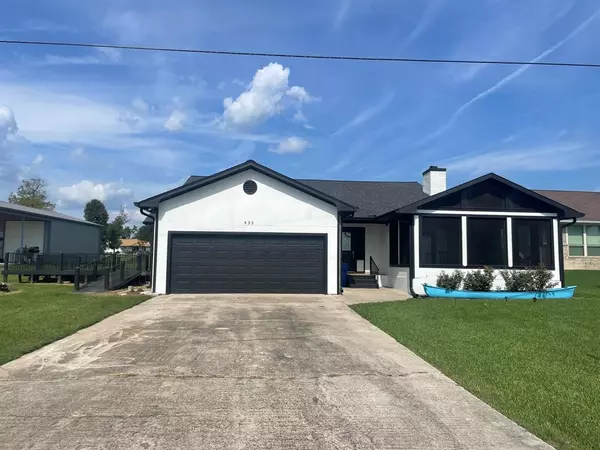 433 W Cattle Dr, Onalaska, TX 77360