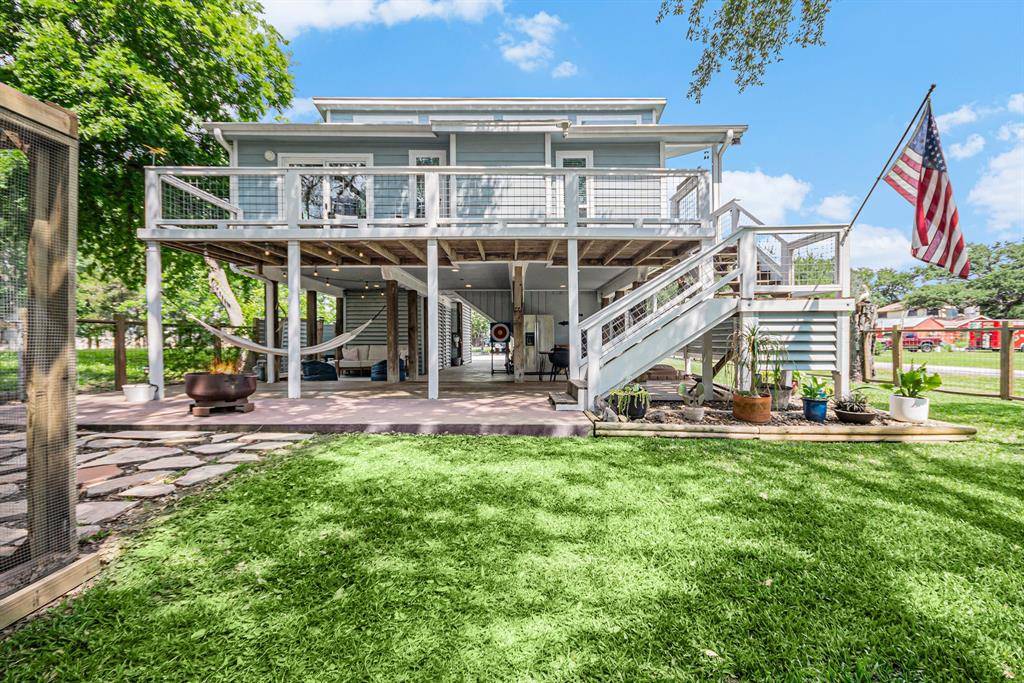817 Bryan AVE, Seabrook, TX 77586