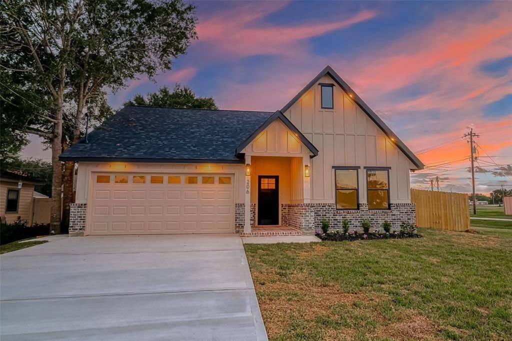 403 N 5th ST, Beasley, TX 77417