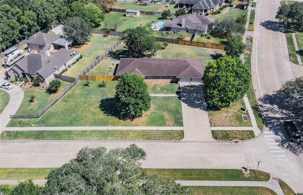 335 S Shirley ST, Alvin, TX 77511