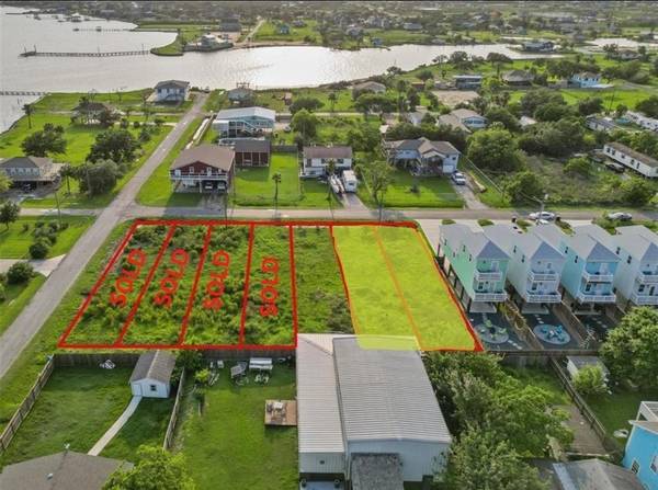 1043 15th ST, San Leon, TX 77539