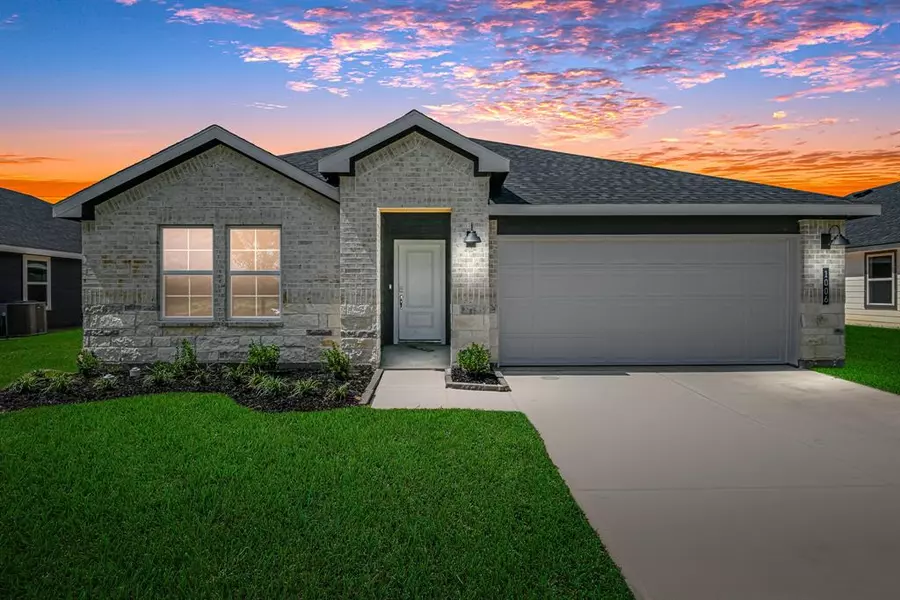 1006 Great Barracuda LN, Alvin, TX 77511