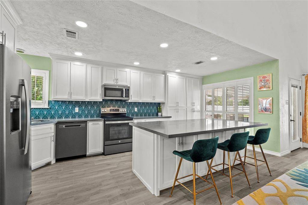 Deer Park, TX 77536,1302 Bayou Vista DR