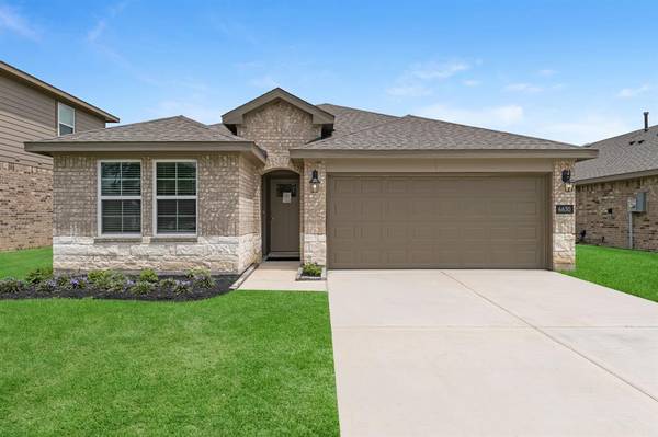 3380 Canvasback DR, Orange, TX 77632