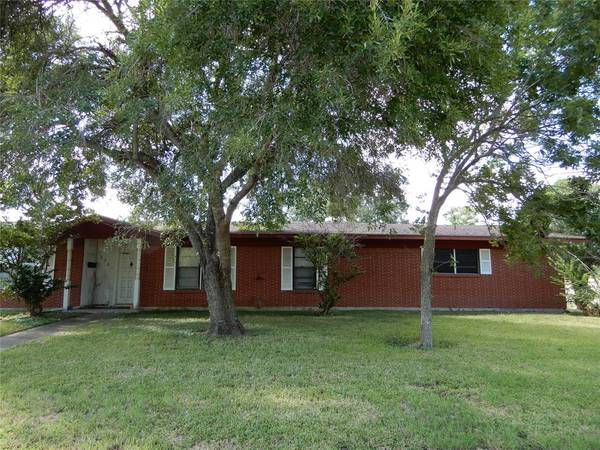 2301 Mcpherson DR, Port Lavaca, TX 77979