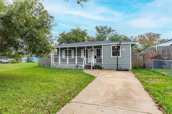 17 17th AVE N, Texas City, TX 77590